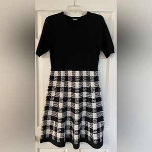 DKNY 2021 Fall sample dress A-Line Knit black/white graphic design NEW w/o tags